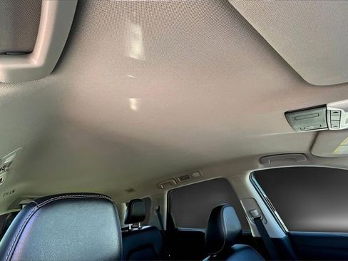 Used 2023 Nissan Pathfinder SL w/ Lighting Package (N92) image 16