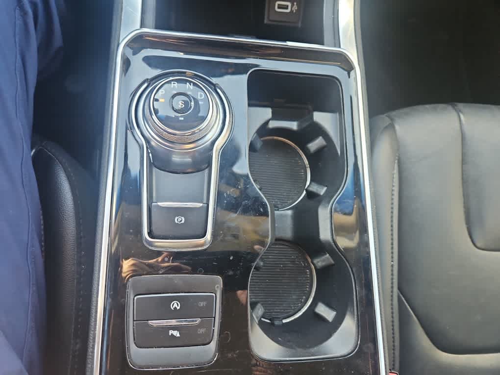 Certified 2020 Ford Edge Titanium FWD image 18