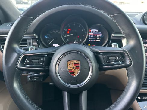 Used 2022 Porsche Macan w/ Premium Package image 23