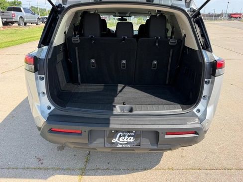 Used 2024 Nissan Pathfinder SV AWD/4WD image 5