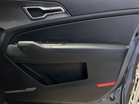 Used 2024 Kia Sportage LX image 25