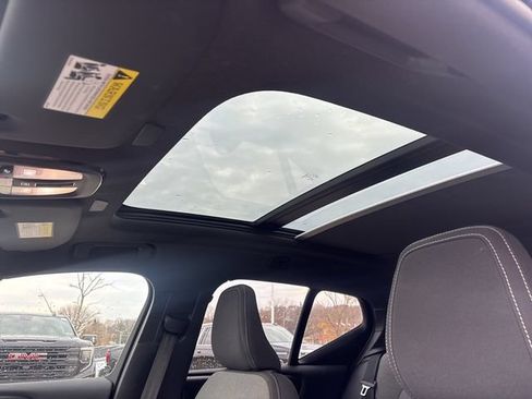 Used 2024 Volvo XC40 B5 Core AWD/4WD image 14