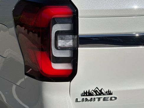 Used 2024 Ford Expedition Limited image 14