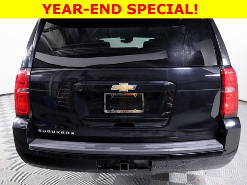 Used 2018 Chevrolet Suburban LT image 5