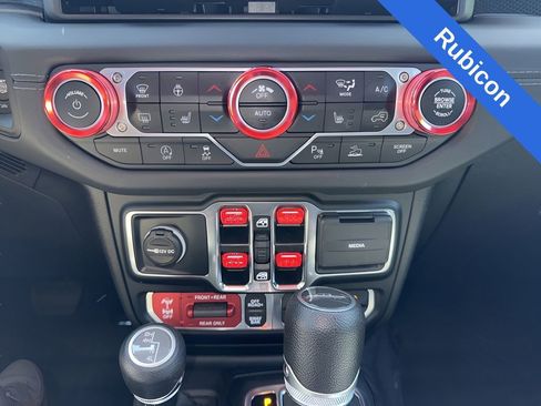 Used 2024 Jeep Gladiator Rubicon w/ Technology Group AWD/4WD image 26