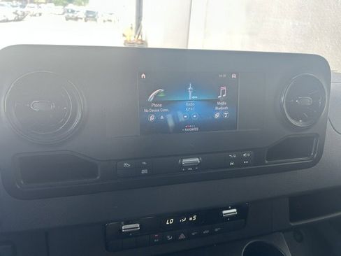 Used 2024 Mercedes-Benz Sprinter 2500 image 17