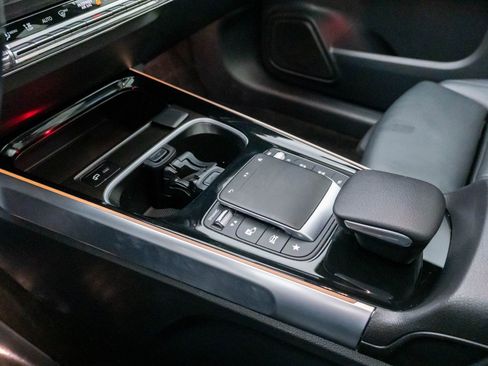 Used 2023 Mercedes-Benz GLB 250 4MATIC w/ Premium Package image 13