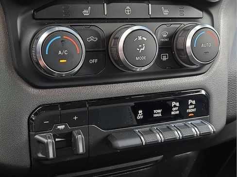 Used 2019 RAM 1500 Big Horn AWD/4WD image 14