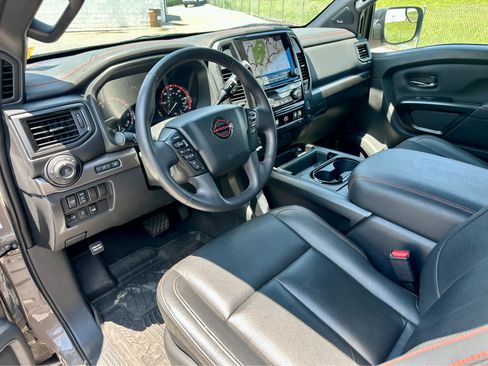 Used 2024 Nissan Titan PRO-4X w/ Pro-4x Convenience Package AWD/4WD image 11