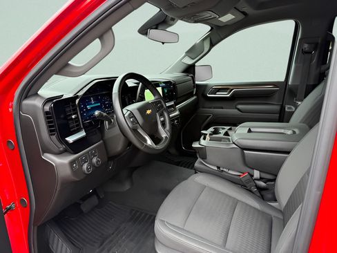 Used 2025 Chevrolet Silverado 1500 LT AWD/4WD image 3