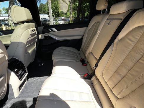Used 2021 BMW X7 M50i AWD/4WD image 32