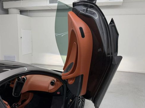 Used 2017 McLaren 570S RWD image 57