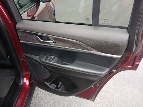 Certified 2023 Jeep Grand Cherokee Limited image 30