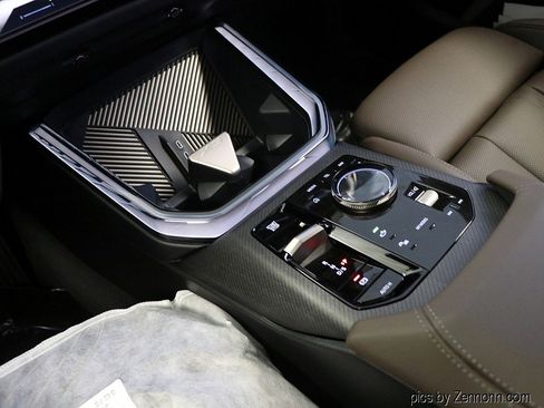 Used 2025 BMW X3 xDrive30i w/ Premium Package image 23