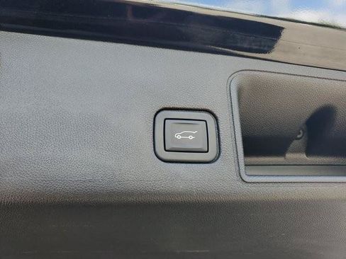 Used 2022 GMC Terrain SLT w/ Tech Package FWD image 12