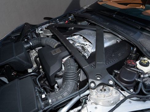 Used 2018 Aston Martin DB11 Coupe image 12