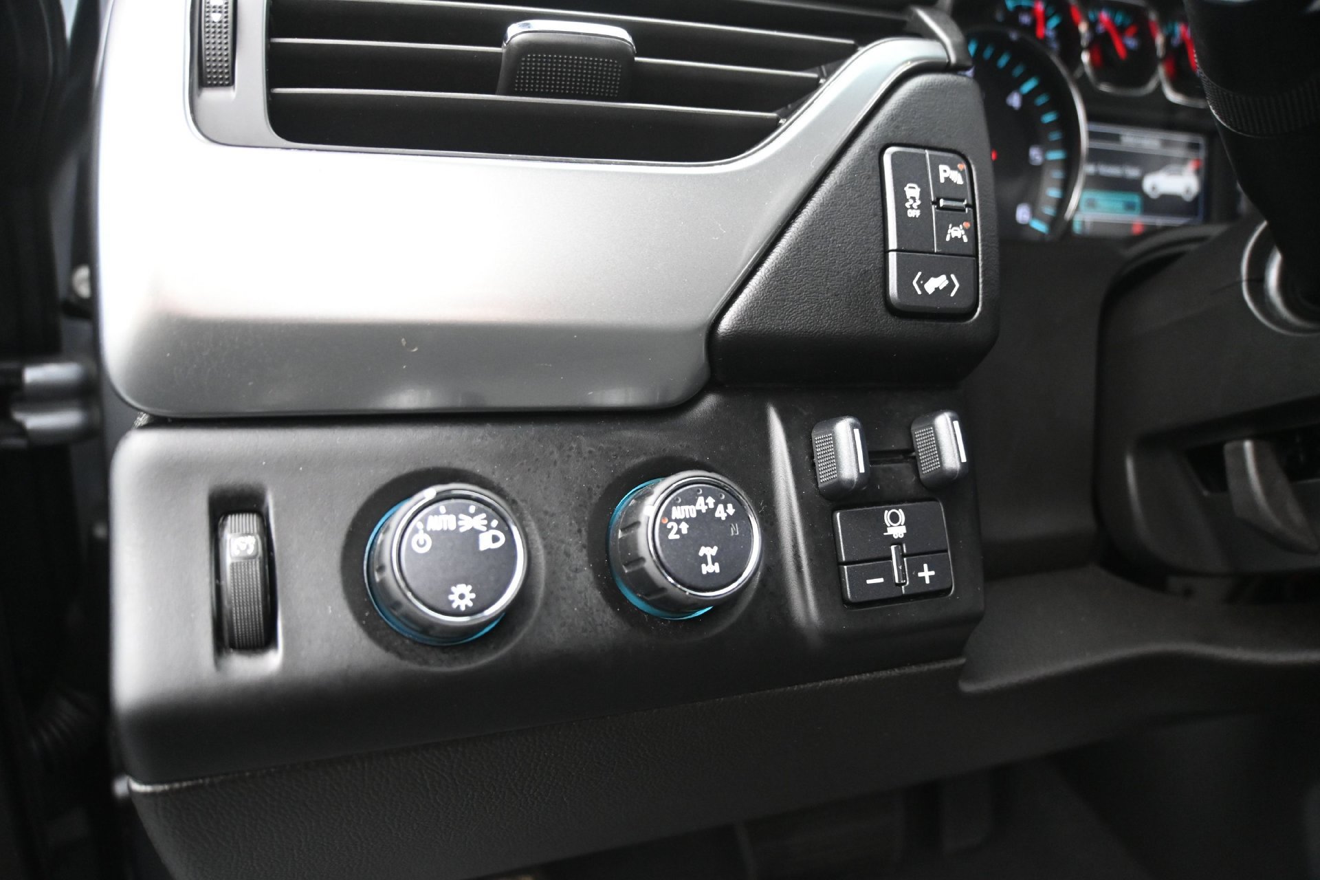 Used 2019 Chevrolet Suburban LS w/ Max Trailering Package AWD/4WD image 23