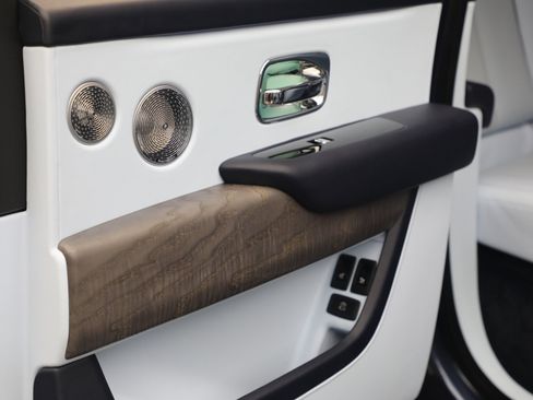 Certified 2025 Rolls-Royce Cullinan AWD/4WD image 28