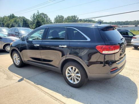 Used 2018 Kia Sorento FWD image 12
