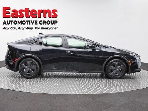 Used 2025 Toyota Prius LE FWD image 4
