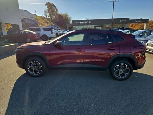 Used 2024 Chevrolet Trax LT w/ Driver Confidence Package image 2