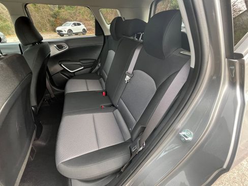 Used 2025 Kia Soul LX w/ LX Technology Package image 32