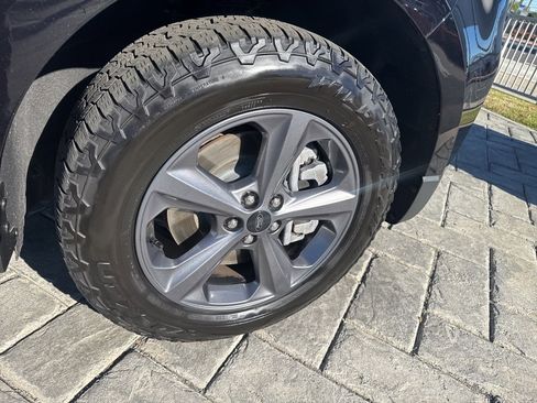 Used 2024 Ford Edge SEL w/ Sport Appearance Package image 4