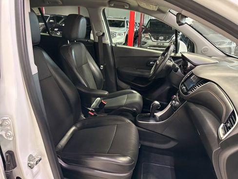 Used 2017 Chevrolet Trax LT w/ LT Convenience Package FWD image 37