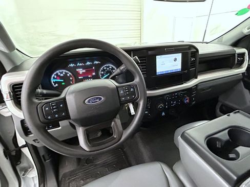 Used 2025 Ford F250 XL w/ XL Chrome Package image 13