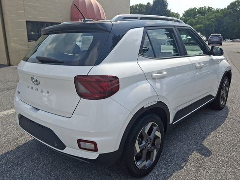 Certified 2023 Hyundai Venue Limited w/ Cargo Package FWD image 5