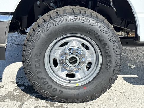 New 2026 Ford F250 XL w/ XL Off-Road Package AWD/4WD image 9