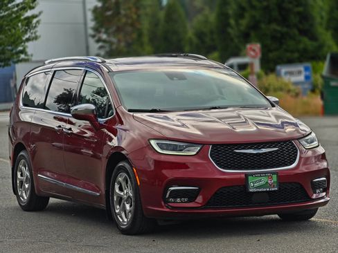 Used 2021 Chrysler Pacifica Limited FWD image 1