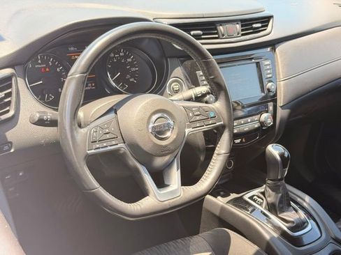 Used 2019 Nissan Rogue SV w/ Premium Package AWD/4WD image 18