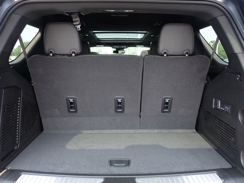 New 2026 GMC Yukon Denali w/ Sun & Power Step Package image 8