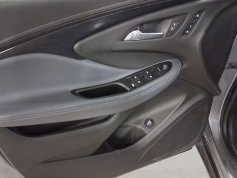 Used 2019 Buick Envision Essence image 27