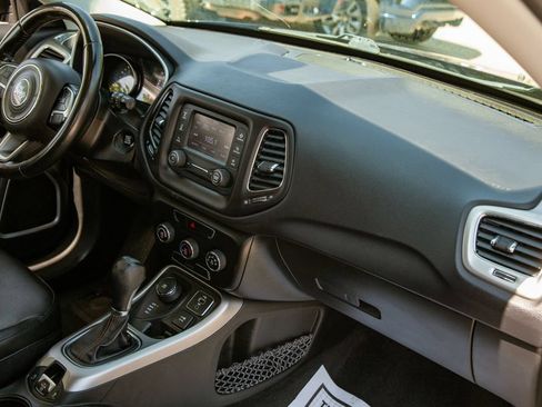 Used 2018 Jeep Compass Latitude AWD/4WD image 11