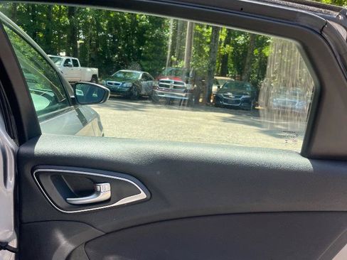 Used 2015 Chrysler 200 Limited FWD image 24