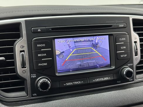 Used 2019 Kia Sportage LX image 11