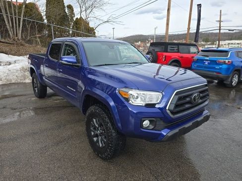 Used 2023 Toyota Tacoma SR5 w/ Technology Package image 9