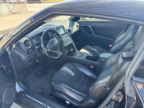 Used 2013 Nissan GT-R Premium image 12