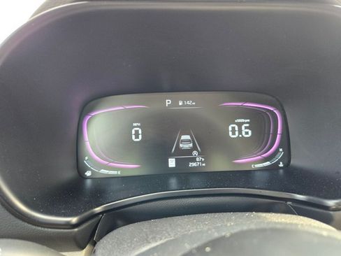 Used 2025 Kia Soul LX w/ LX Technology Package FWD image 12