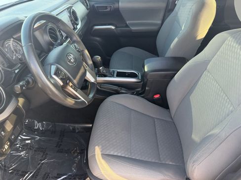 Used 2020 Toyota Tacoma SR5 RWD image 12