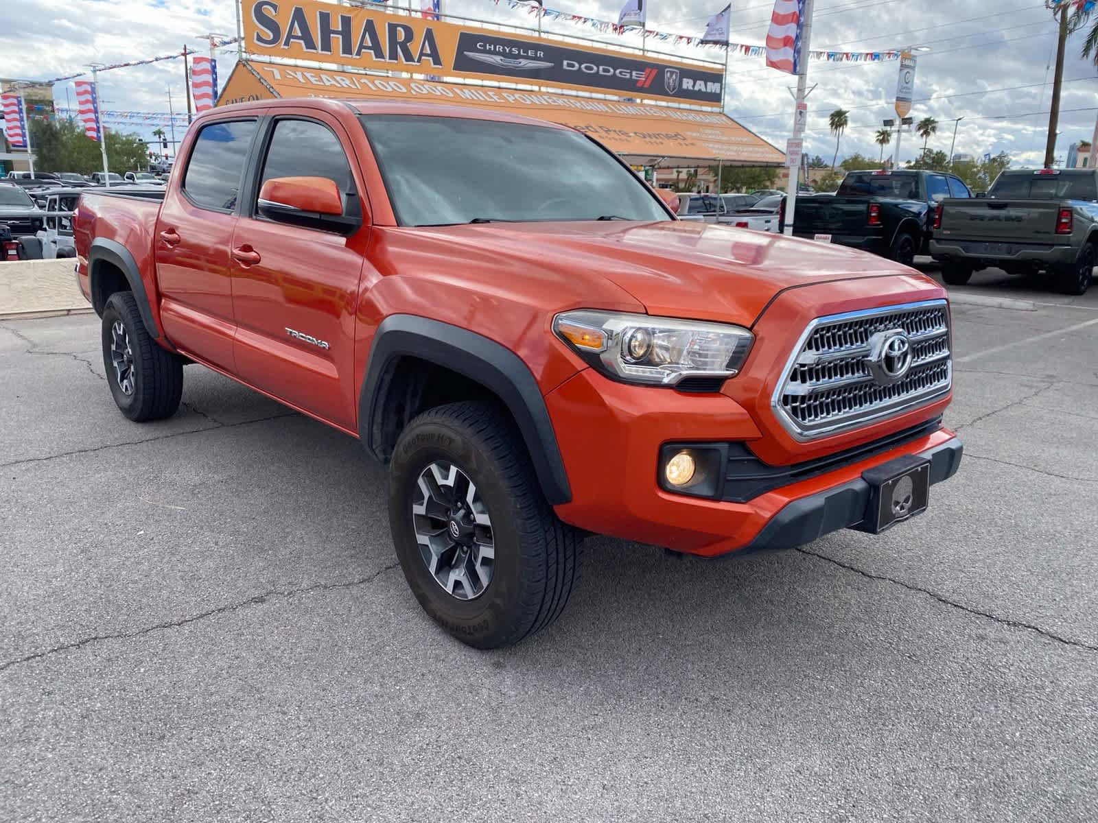 Used 2017 Toyota Tacoma TRD Off-Road w/ Tow Package (A/T) AWD/4WD image 3