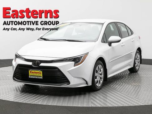 Used 2024 Toyota Corolla LE FWD image 1