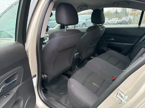 Used 2016 Chevrolet Cruze LT image 9