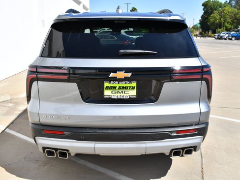 Used 2026 Chevrolet Traverse LT w/ Driver Confidence Package FWD image 18