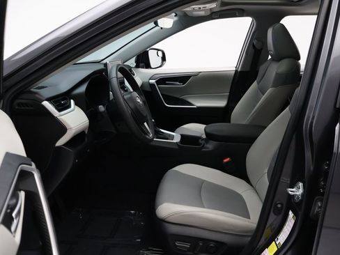 Used 2023 Toyota RAV4 XLE Premium image 14