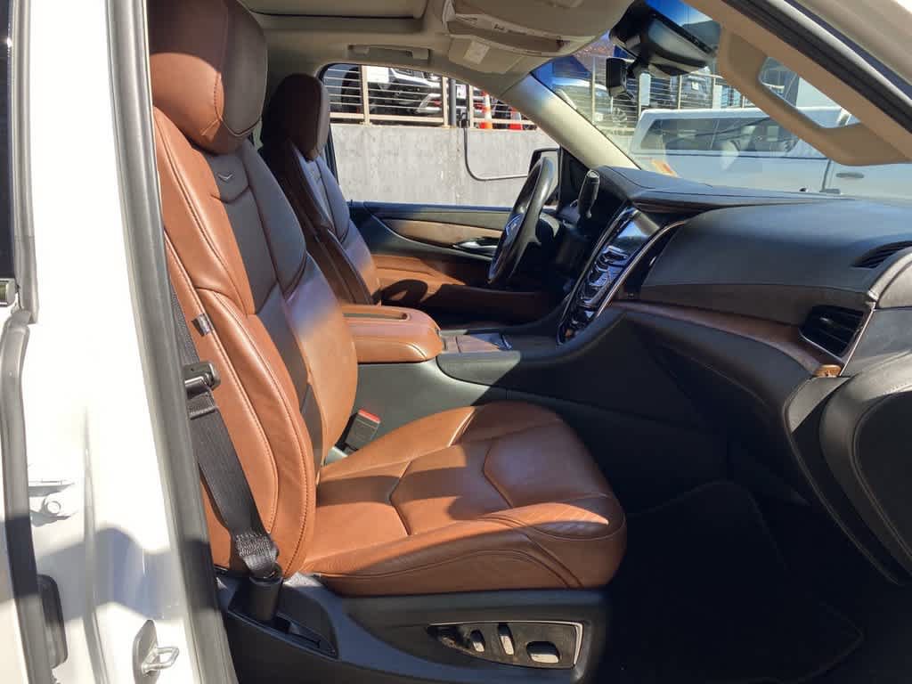 Used 2019 Cadillac Escalade Premium Luxury AWD/4WD image 17