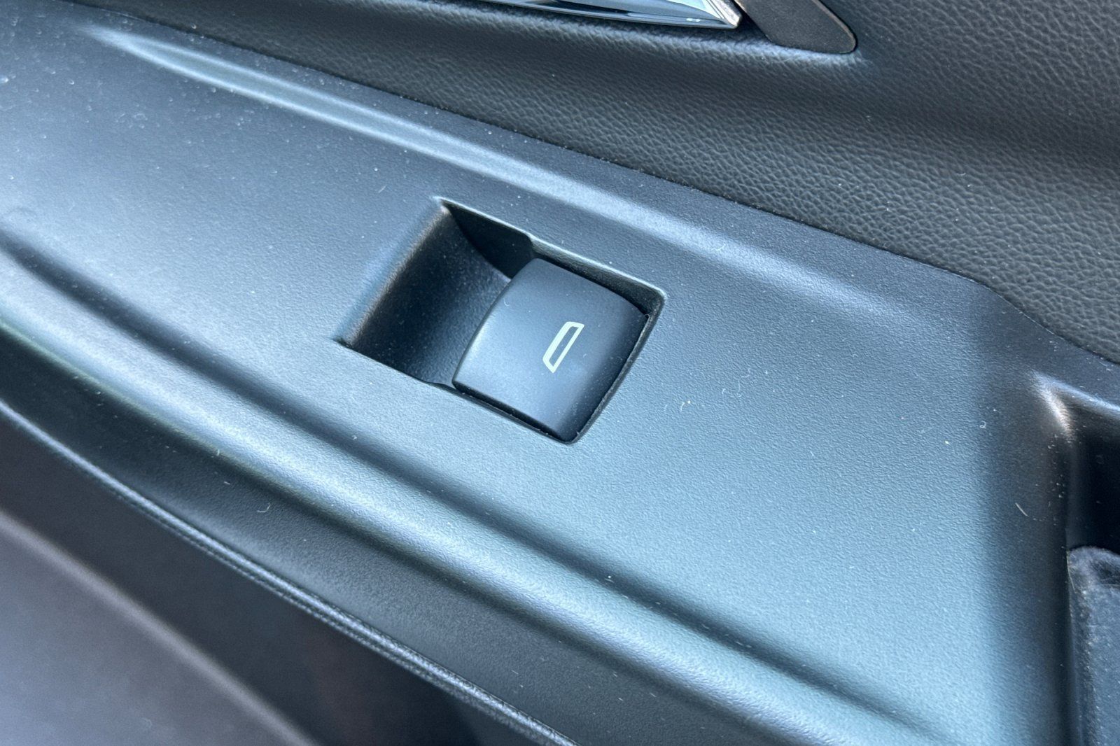 Used 2023 Chevrolet Bolt LT w/ Infotainment Package FWD image 23