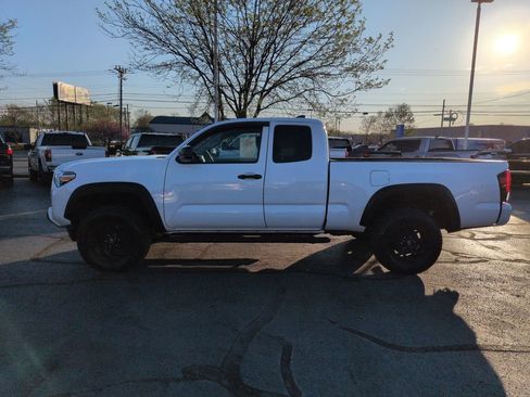 Used 2019 Toyota Tacoma SR w/ SX Package image 2
